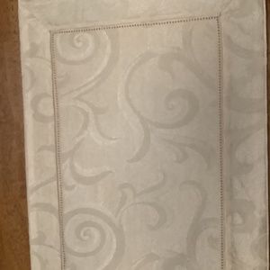 4 white placemats